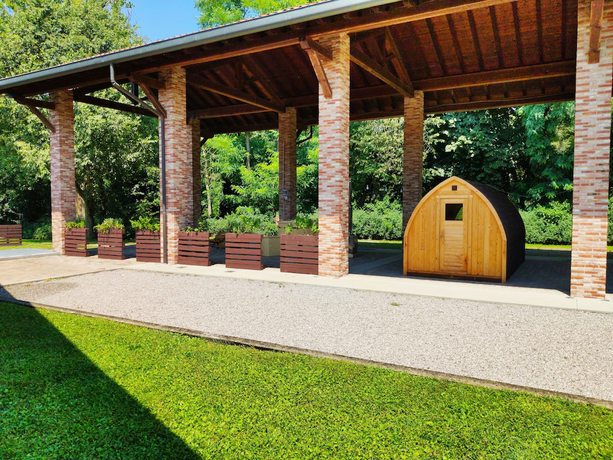 Imagen de la piscina del Hotel Country Castelbarco. Foto 19