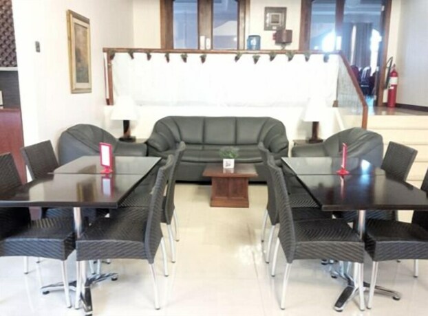 Imagen del bar/restaurante del Hotel Country Chateau. Foto 19