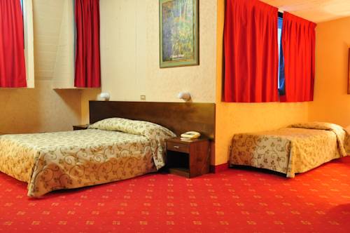 Imagen de la habitación del Hotel Country Club. Foto 9