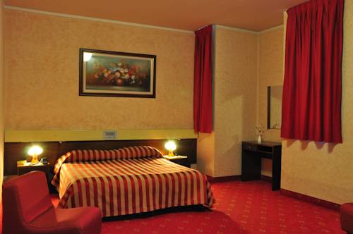 Imagen de la habitación del Hotel Country Club. Foto 13