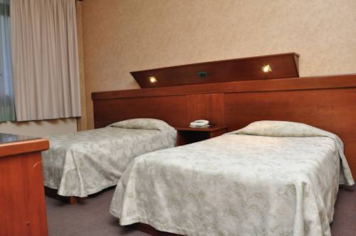 Imagen de la habitación del Hotel Country Club. Foto 16