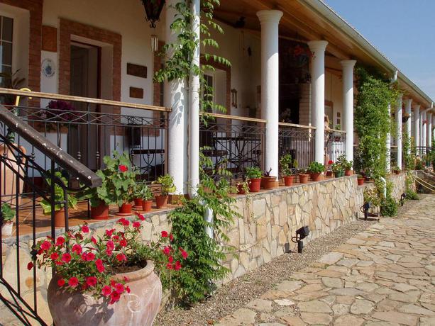 Imagen de los exteriores del Hotel Country Club La Mesteceni. Foto 6