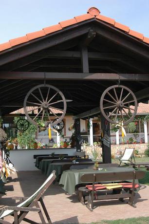 Imagen de los exteriores del Hotel Country Club La Mesteceni. Foto 7