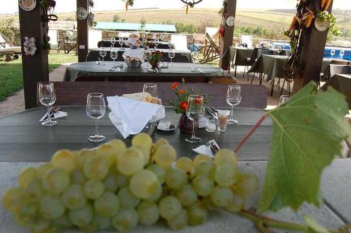 Imagen de los exteriores del Hotel Country Club La Mesteceni. Foto 8