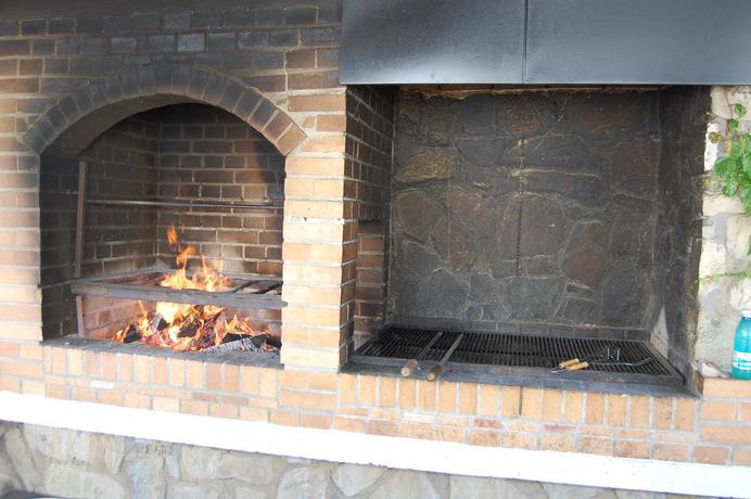 Imagen de los exteriores del Hotel Country Club La Mesteceni. Foto 9