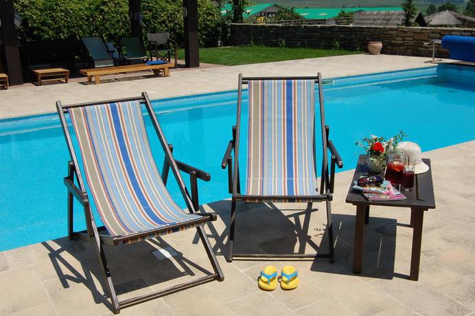 Imagen de la piscina del Hotel Country Club La Mesteceni. Foto 19