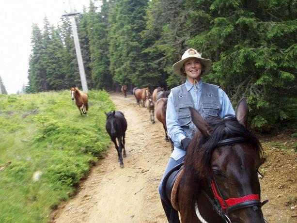 Imagen de los exteriores del Hotel Country Club La Mesteceni. Foto 10