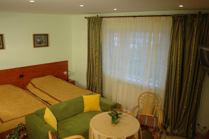 Imagen de la habitación del Hotel Country Club La Mesteceni. Foto 2
