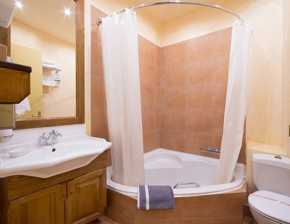 Imagen de la habitación del Hotel Country Club and Suites. Foto 11
