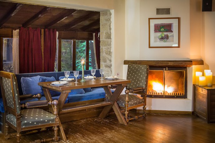 Imagen del bar/restaurante del Hotel Country Club and Suites. Foto 5