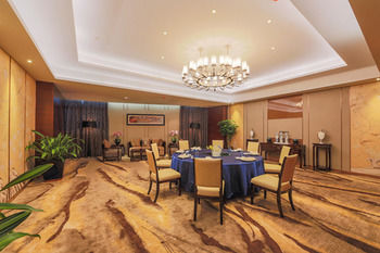 Imagen del bar/restaurante del Hotel Country Garden Airport Phoenix. Foto 5