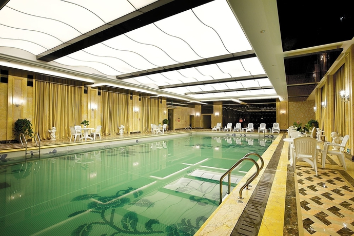 Imagen de la piscina del Hotel Country Garden Chizhou Phoenix. Foto 17