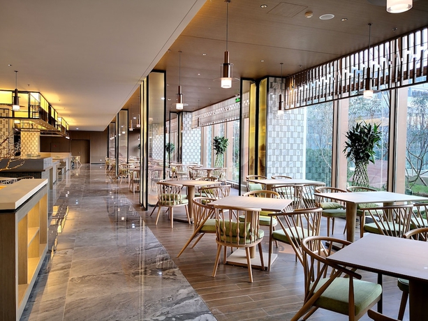 Imagen del bar/restaurante del Hotel Country Garden Holiday Hot Spring. Foto 3