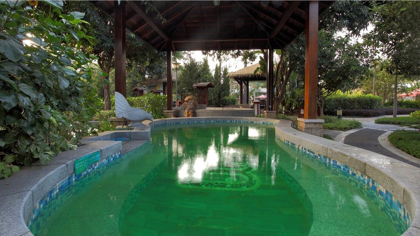 Imagen de la piscina del Hotel Country Garden Holiday Hot Spring Fogang. Foto 18