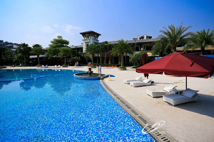 Imagen de la piscina del Hotel Country Garden Holiday Hot Spring Fogang. Foto 19