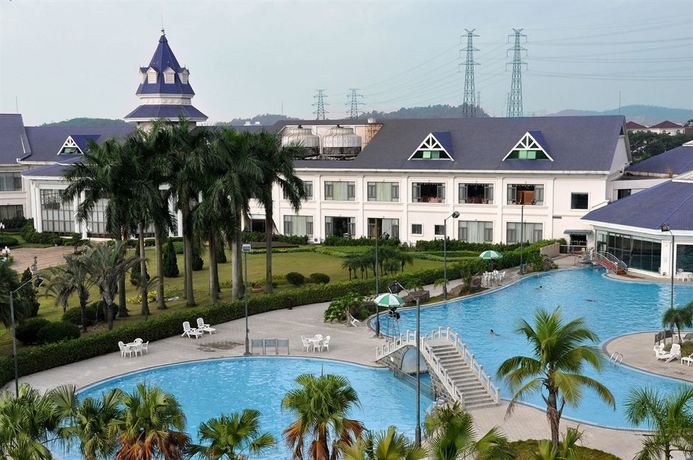 Imagen de la piscina del Hotel Country Garden Holiday Resorts. Foto 7