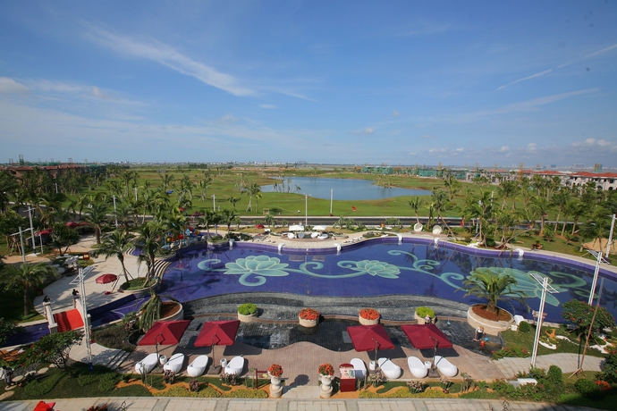 Imagen de la piscina del Hotel Country Garden Phoenix Maoming. Foto 16