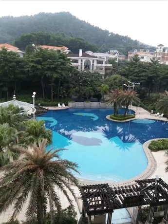 Imagen de la piscina del Hotel Country Garden Phoenix Wuyi. Foto 19