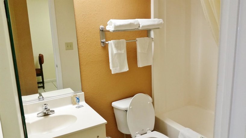 Imagen de la habitación del Hotel Country Hearth Inn And Suites Augusta. Foto 7