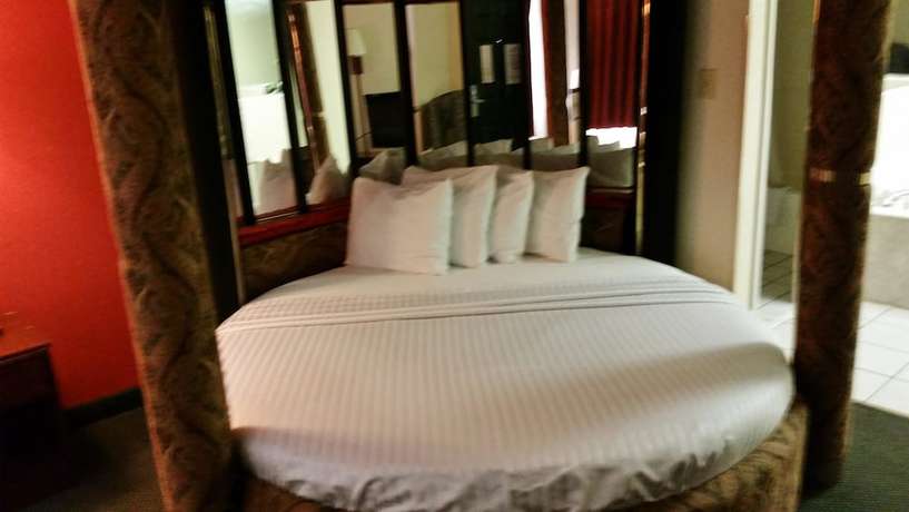 Imagen de la habitación del Hotel Country Hearth Inn And Suites Augusta. Foto 18