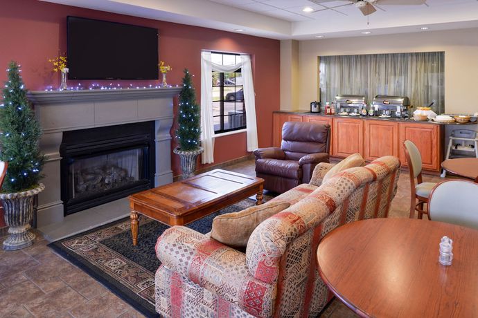 Imagen de los interiores del Hotel Country Hearth Inn and Suites Edwardsville St. Louis. Foto 17