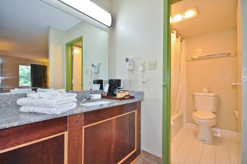 Imagen de la habitación del Hotel Country Hearth Inn and Suites Marietta. Foto 12