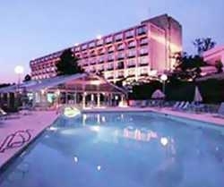 Imagen de la piscina del Hotel Country Hearth Suites. Foto 2