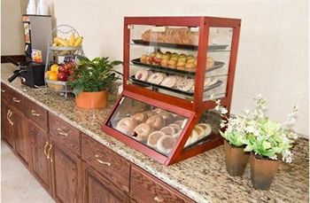 Imagen del bar/restaurante del Hotel Country Inn And Suites By Carlson, Fredericksburg. Foto 6