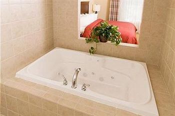 Imagen de la habitación del Hotel Country Inn And Suites By Carlson, Fredericksburg. Foto 9