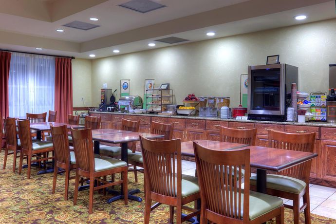Imagen del bar/restaurante del Hotel Country Inn And Suites By Carlson, Fredericksburg. Foto 7