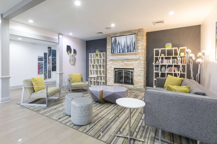 Imagen de los interiores del Hotel Country Inn And Suites By Radisson Asheville Downtown Tunnel Road. Foto 15