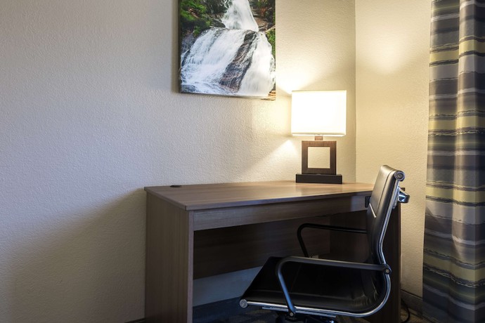Imagen de la habitación del Hotel Country Inn And Suites By Radisson Asheville Downtown Tunnel Road. Foto 7