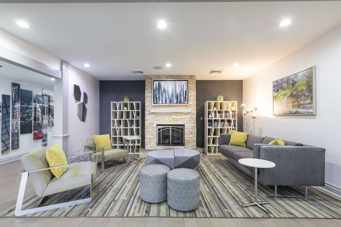 Imagen de los interiores del Hotel Country Inn And Suites By Radisson Asheville Downtown Tunnel Road. Foto 17