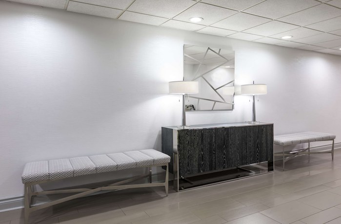 Imagen de los interiores del Hotel Country Inn And Suites By Radisson Asheville Downtown Tunnel Road. Foto 19