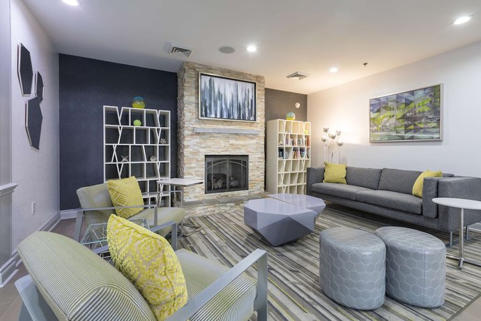 Imagen de los interiores del Hotel Country Inn And Suites By Radisson Asheville Downtown Tunnel Road. Foto 20