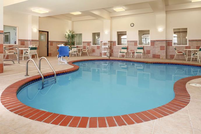 Imagen de la piscina del Hotel Country Inn And Suites By Radisson, Findlay, Oh. Foto 13