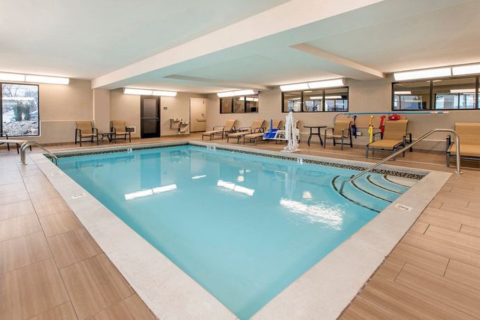 Imagen de la piscina del Hotel Country Inn And Suites By Radisson, Grandville-grand Rapids West, Mi. Foto 19