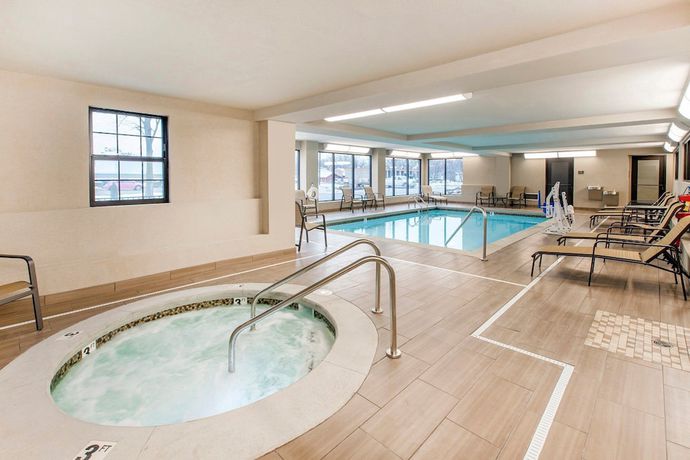 Imagen de la piscina del Hotel Country Inn And Suites By Radisson, Grandville-grand Rapids West, Mi. Foto 20