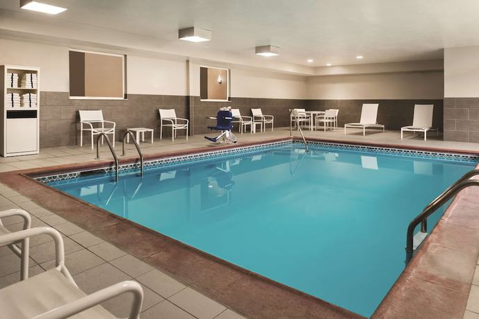 Imagen de la piscina del Hotel Country Inn And Suites By Radisson, Indianapolis South, In. Foto 19