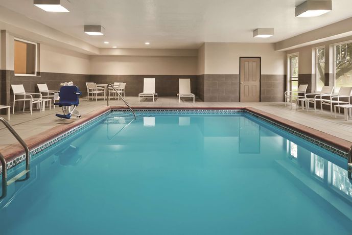 Imagen de la piscina del Hotel Country Inn And Suites By Radisson, Indianapolis South, In. Foto 20