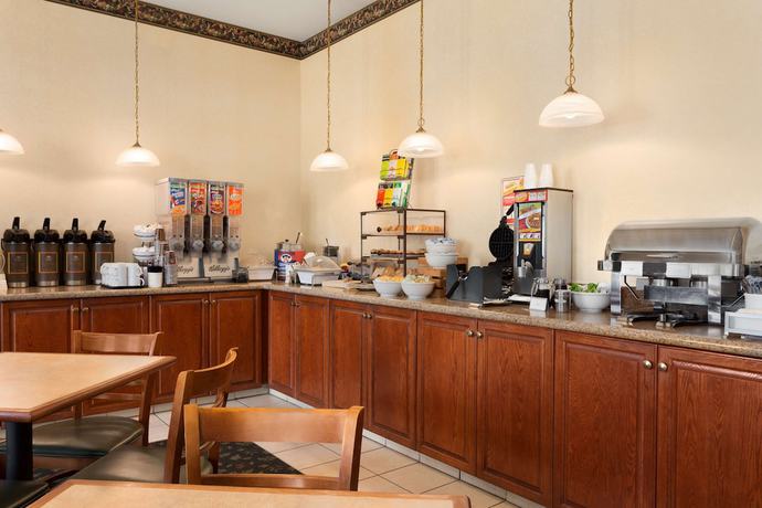 Imagen del bar/restaurante del Hotel Country Inn And Suites By Radisson, St. Charles, Mo. Foto 3