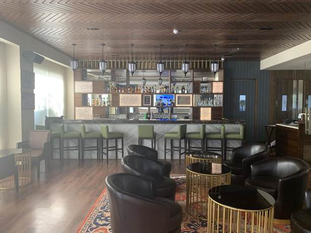 Imagen del bar/restaurante del Hotel Country Inn And Suites By Radisson Zirakpur. Foto 4