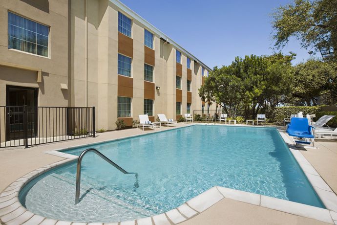 Imagen de la piscina del Hotel Country Inn And Suites San Antonio Medical Center. Foto 16