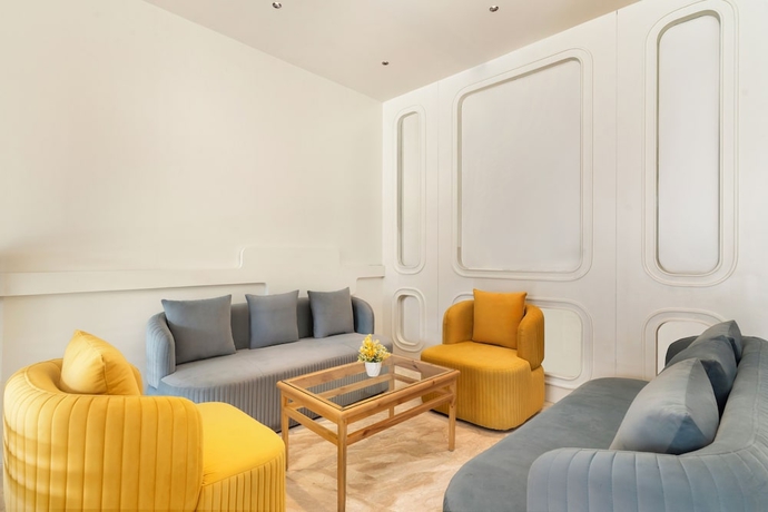 Imagen de los interiores del Hotel Country Inn Katra. Foto 16