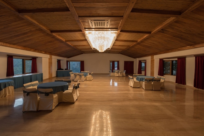 Imagen de los interiores del Hotel Country Inn Premier Pacific Mall Road Mussoorie. Foto 15