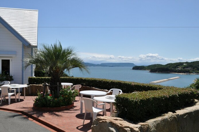 Imagen de los exteriores del Hotel Country Inn The White Marine. Foto 27