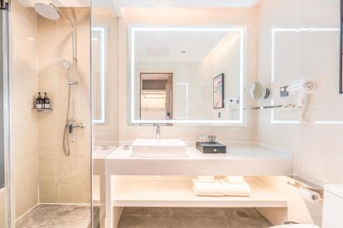 Imagen general del Hotel Country Inn & Suite by Radisson, Guiping Xishan. Foto 13