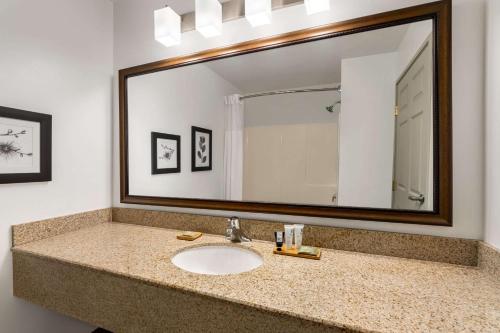 Imagen de la habitación del Hotel Country Inn & Suites By Radisson, Boise West, Id. Foto 11