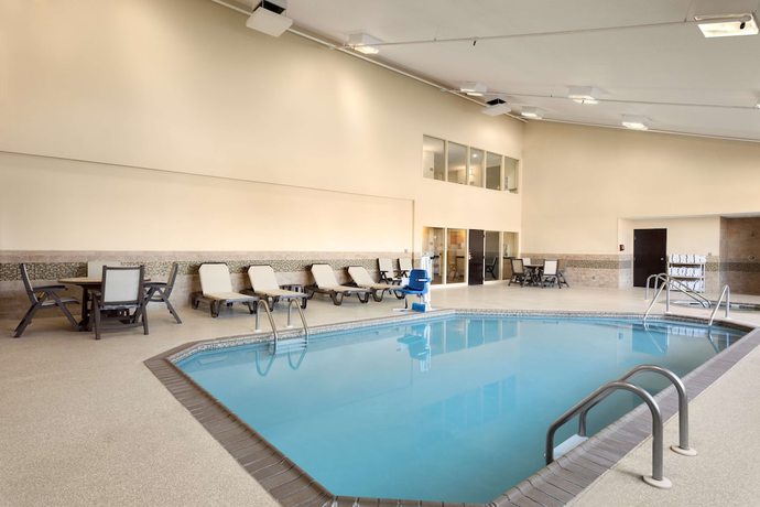 Imagen de la piscina del Hotel Country Inn & Suites By Radisson, Coon Rapids, Mn. Foto 20