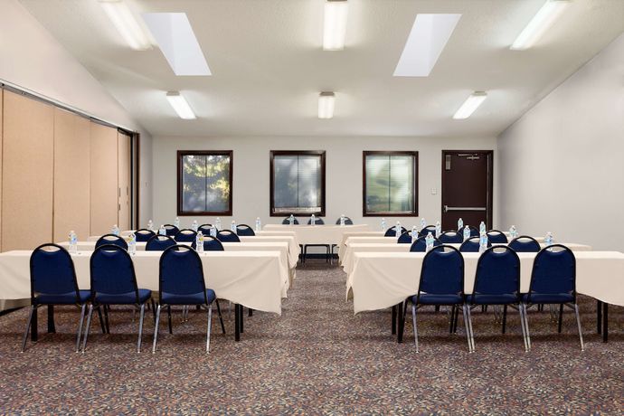 Imagen de los interiores del Hotel Country Inn & Suites By Radisson, Coon Rapids, Mn. Foto 18